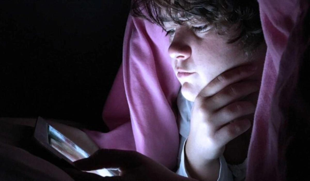 Australian kid watching Porn