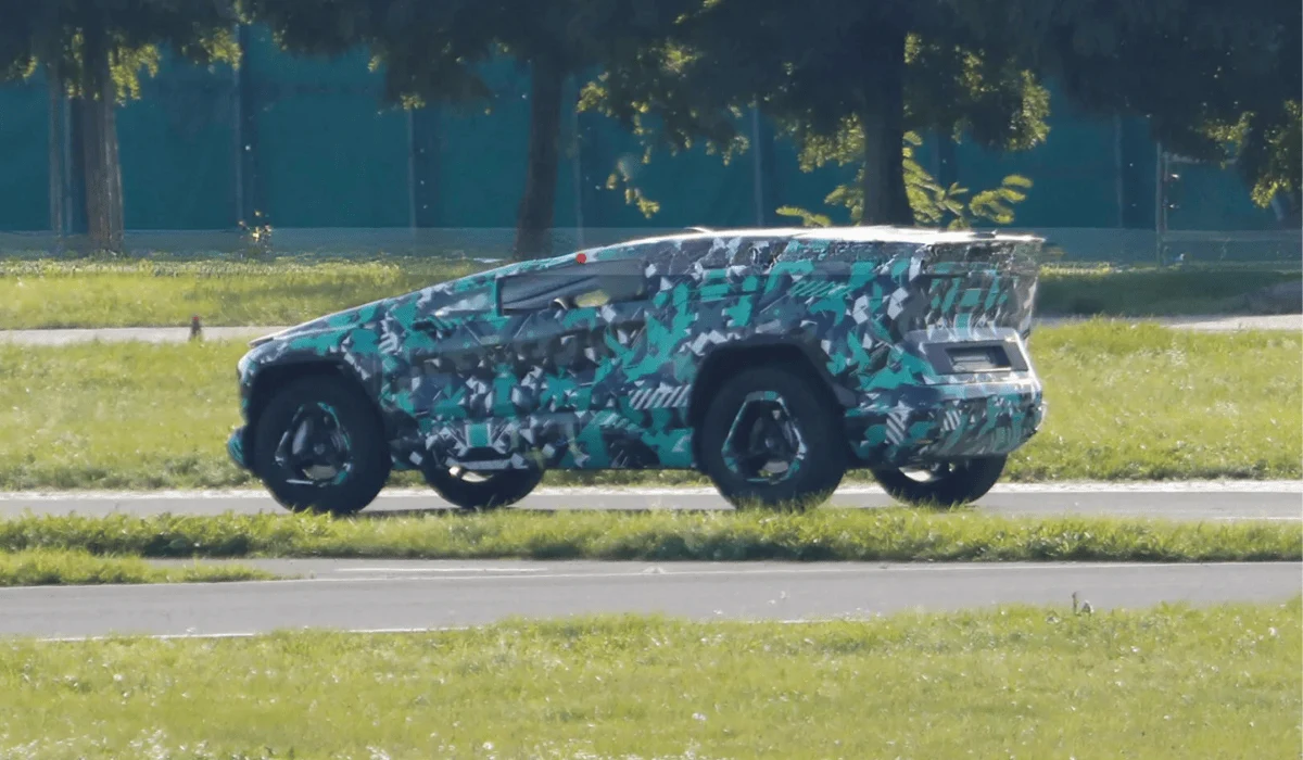 Ceer Motors SUV