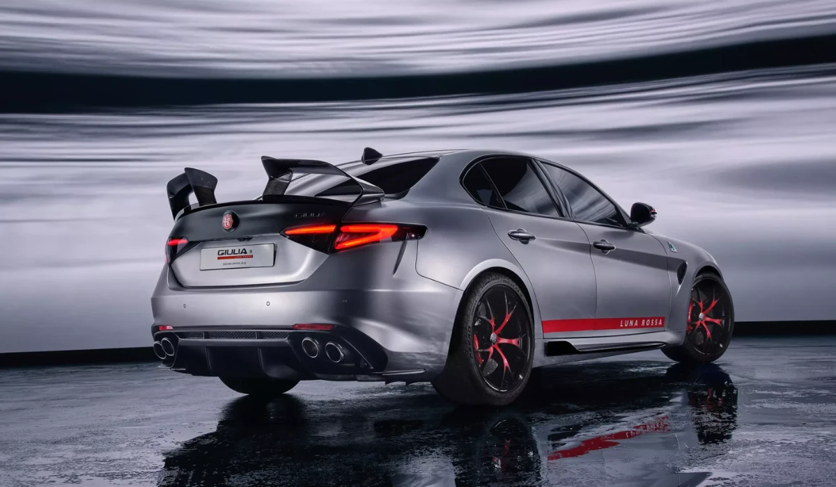 Alfa Romeo Giulia Quadrifoglio Luna Rossa