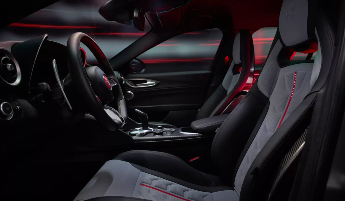 Alfa Romeo Giulia Quadrifoglio Luna Rossa