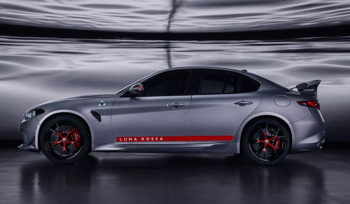 Alfa Romeo Giulia Quadrifoglio Luna Rossa