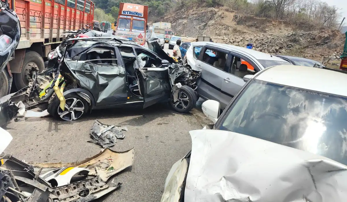  Mumbai Pune Expressway accident 