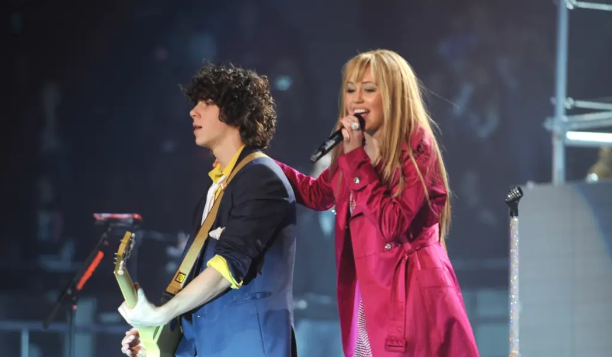Miley Cyrus & Nick Jonas