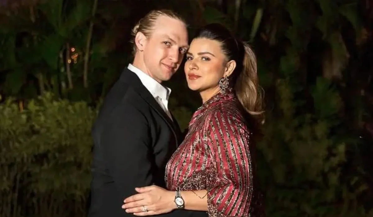 Aashka Goradia & Brent Goble