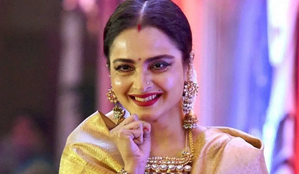 Rekha Kissed