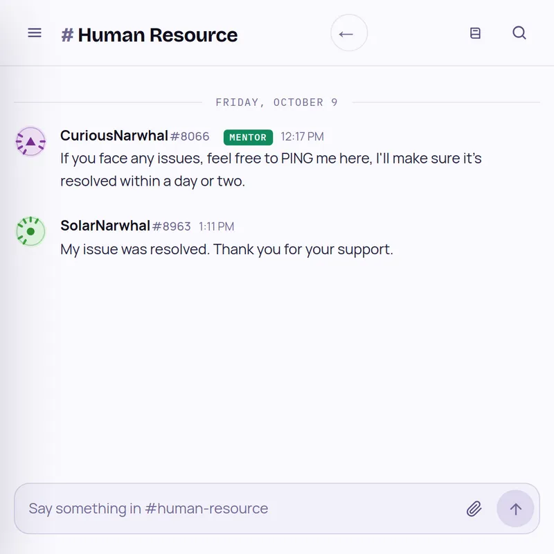 Human Resource room: a mentor offers quick support and a learner confirms their issue was resolved